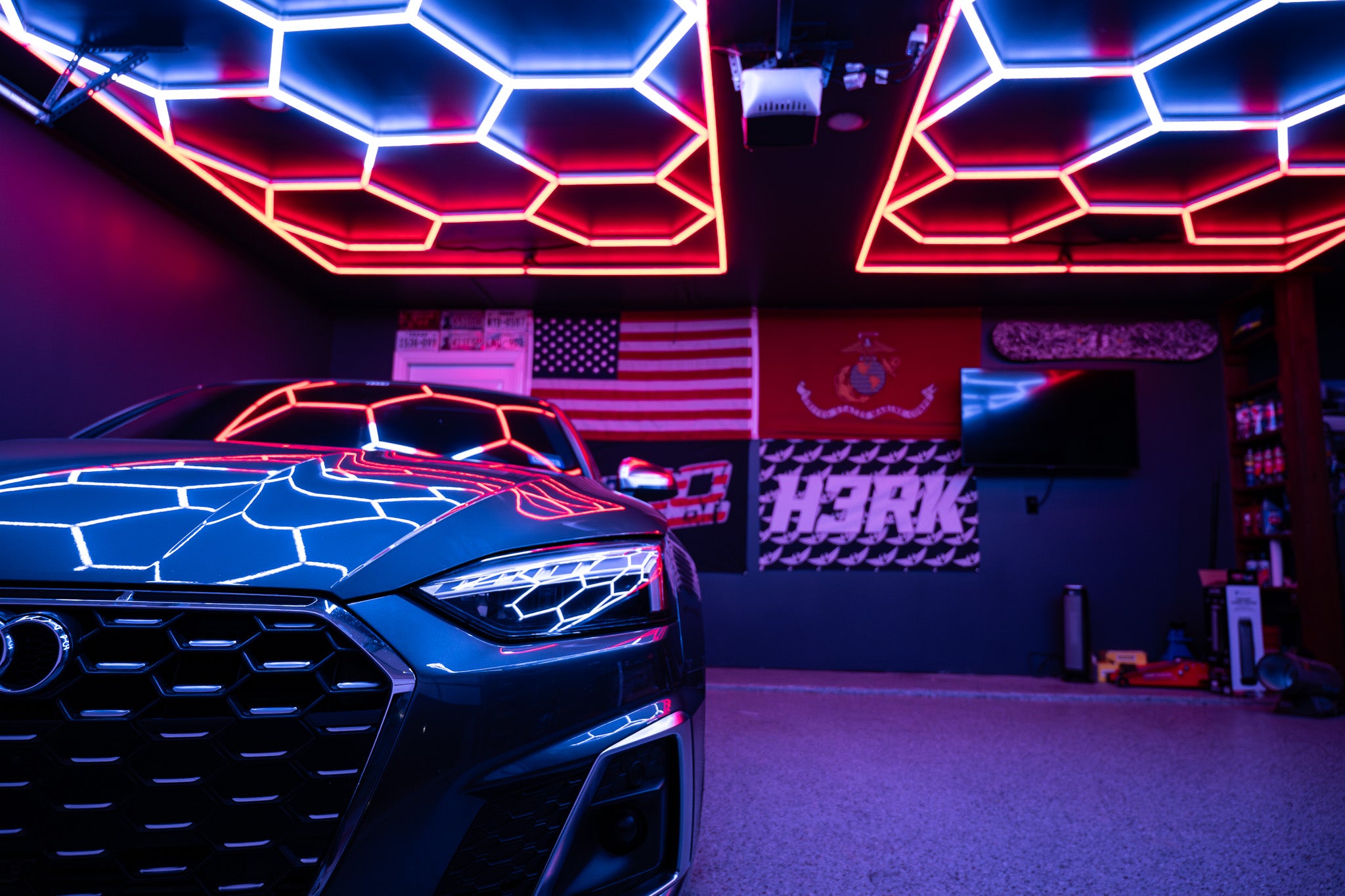 Balvolt - RGB Hex Light - White and red animation over car